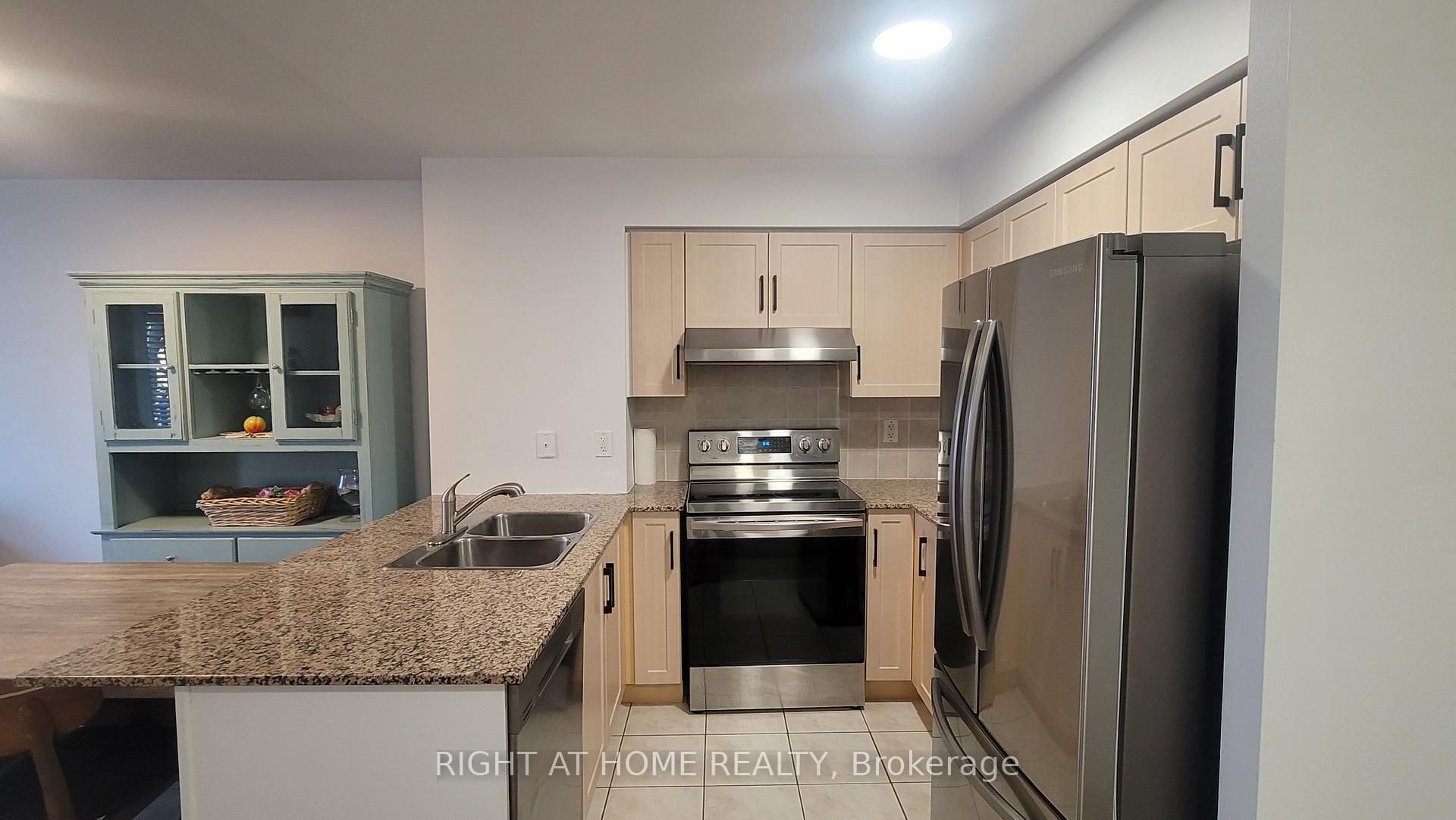 Photo 10 of Unit 305, 60 Disera Drive, Vaughan, Beverley Glen — HOMEH
