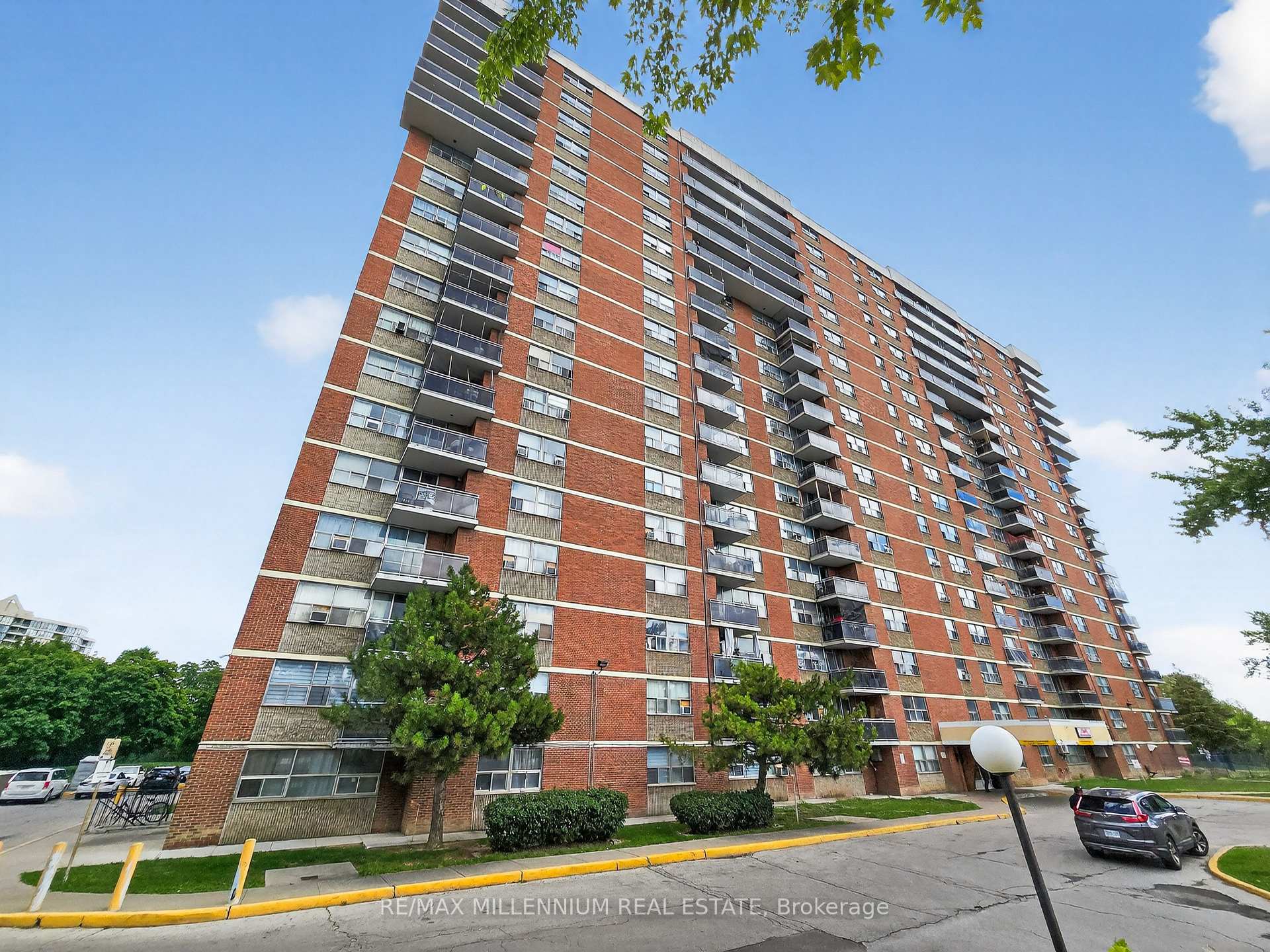 Front of Unit 1811, 2645 Kipling Avenue