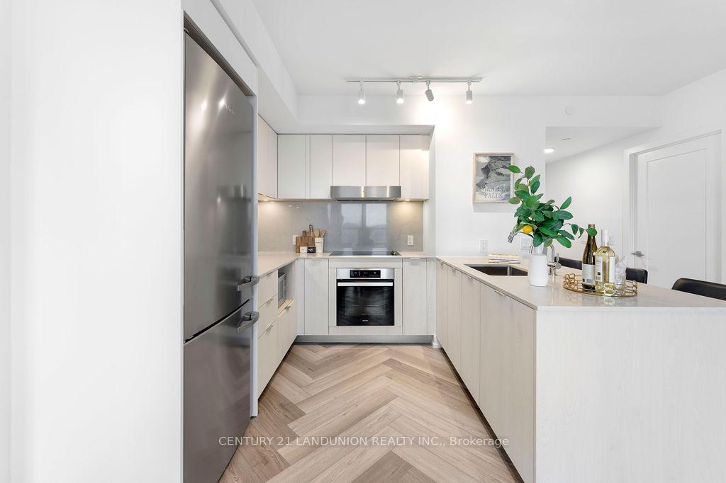 Photo 5 of Unit 1010, 8 Cedarland Drive, Markham, Unionville — HOMEH
