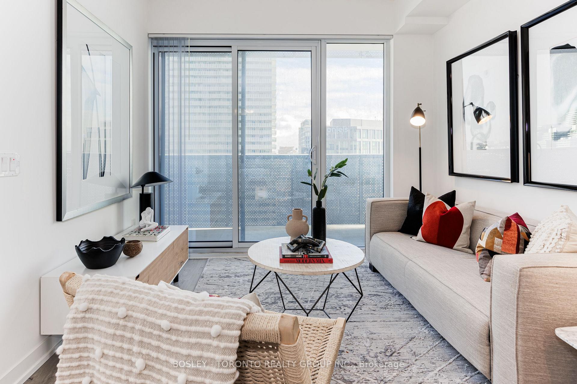 Photo 3 of Unit 1706, 138 Downes Street, Toronto, Waterfront Communities — HOMEH