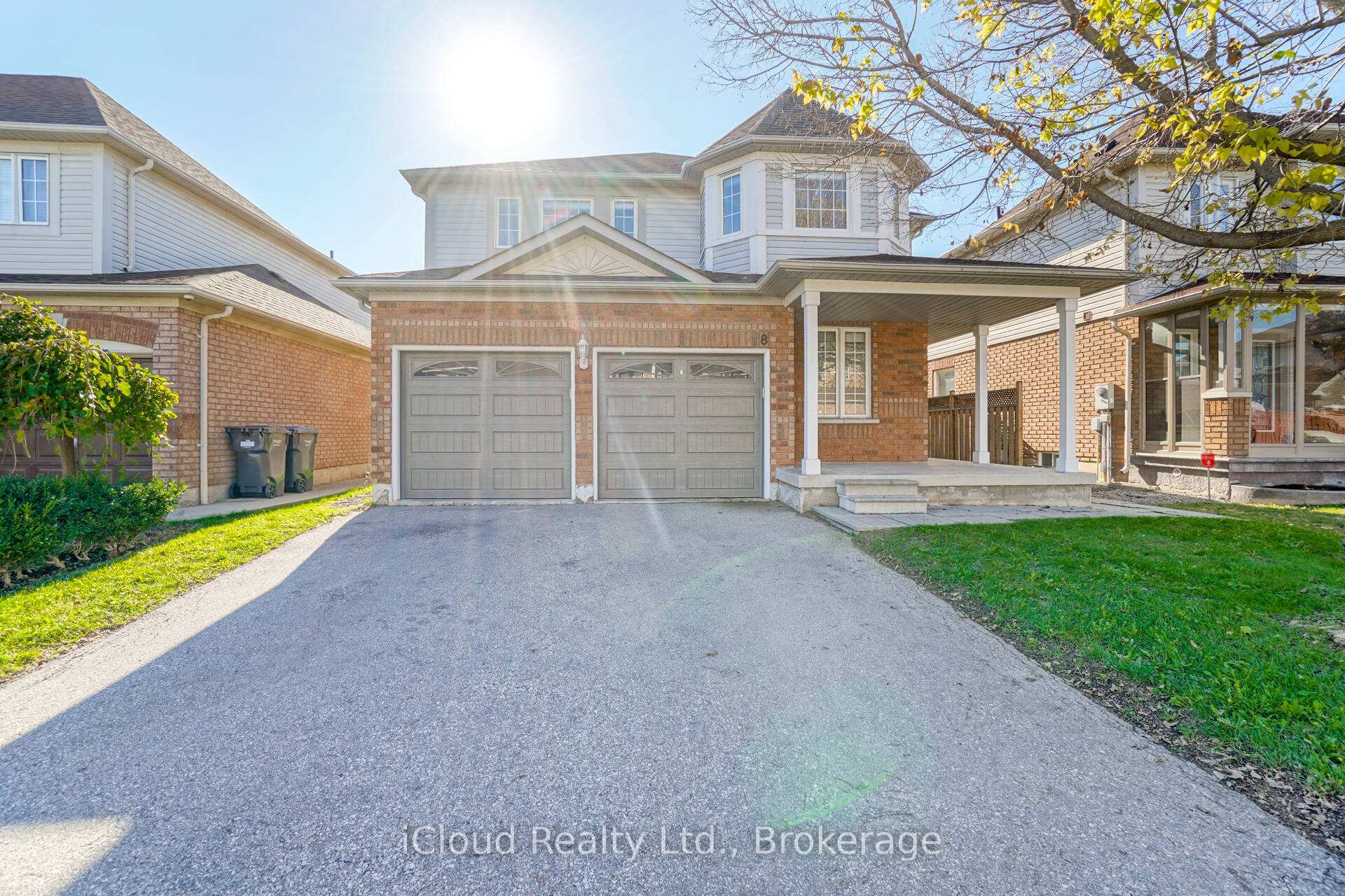 Front of Unit LOWER, 8 Poplar Plains Road