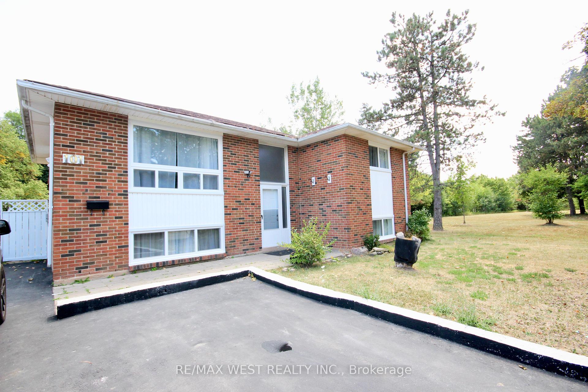 Front of 101 Dearbourne Boulevard