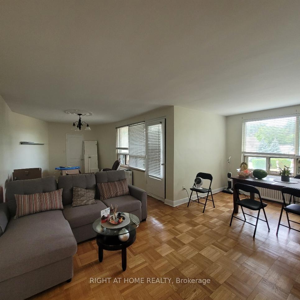Photo 3 of Unit 208, 2125 Avenue Road, Toronto, Bedford Park-Nortown — HOMEH