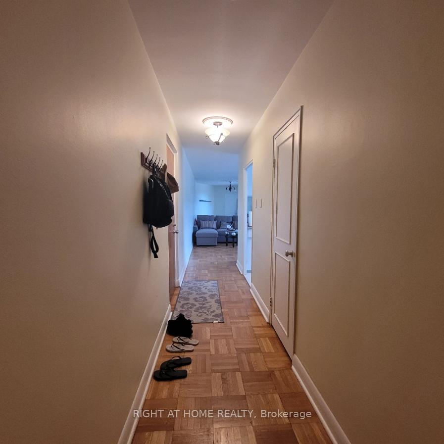 Photo 5 of Unit 208, 2125 Avenue Road, Toronto, Bedford Park-Nortown — HOMEH