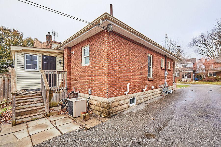 Photo 8 of 33 Mclaughlin Boulevard, Oshawa, O'Neill — HOMEH
