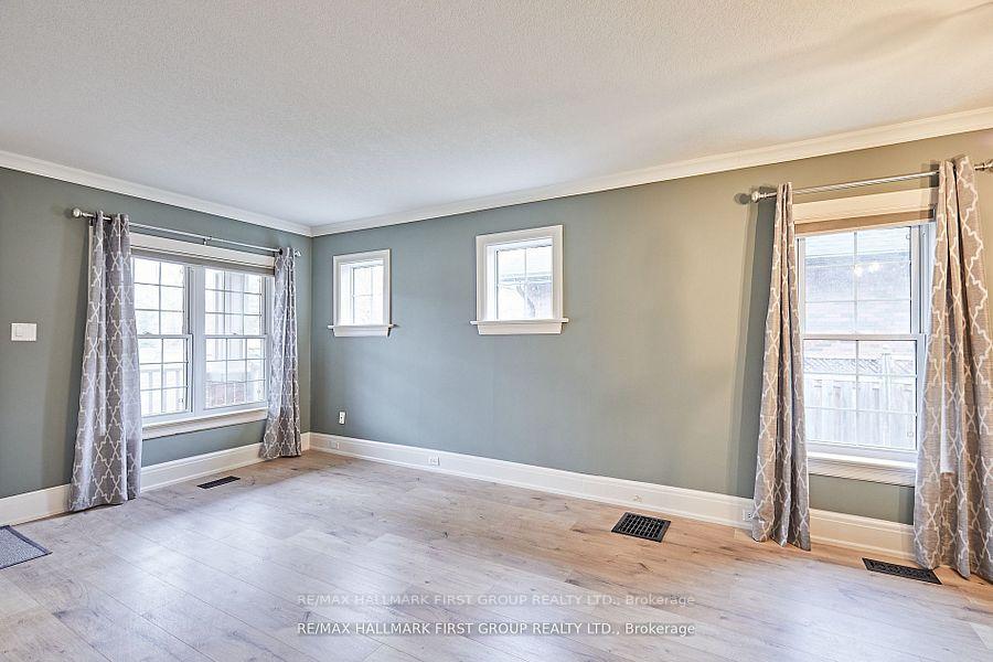 Photo 16 of 33 Mclaughlin Boulevard, Oshawa, O'Neill — HOMEH