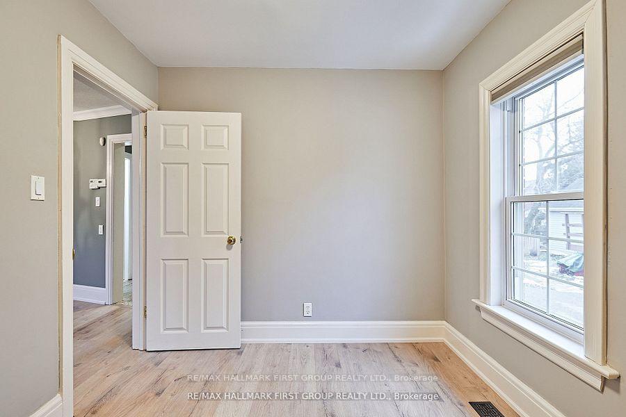 Photo 15 of 33 Mclaughlin Boulevard, Oshawa, O'Neill — HOMEH