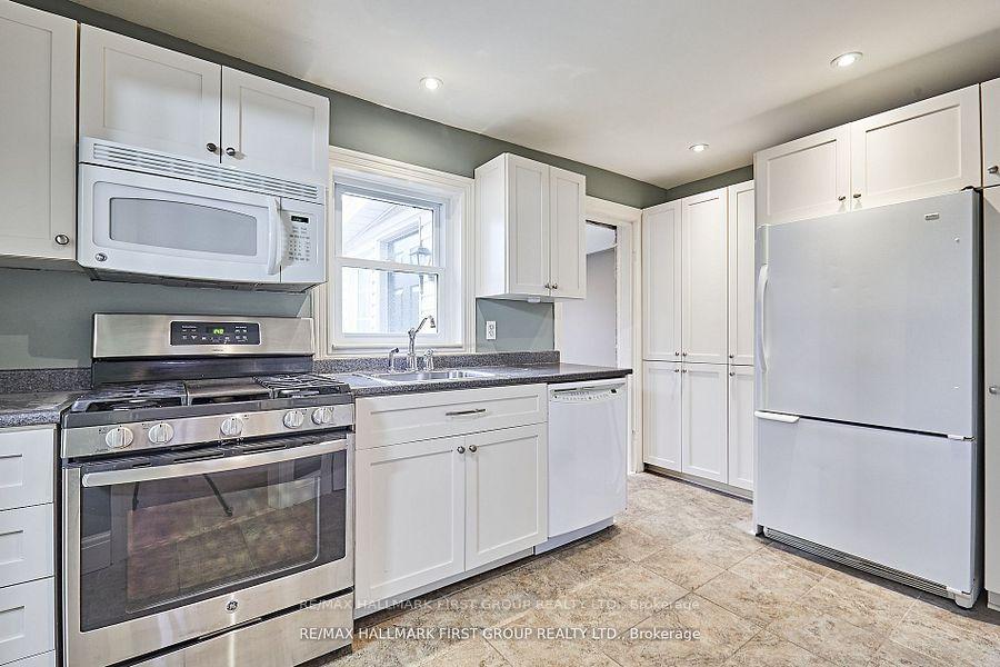 Photo 13 of 33 Mclaughlin Boulevard, Oshawa, O'Neill — HOMEH