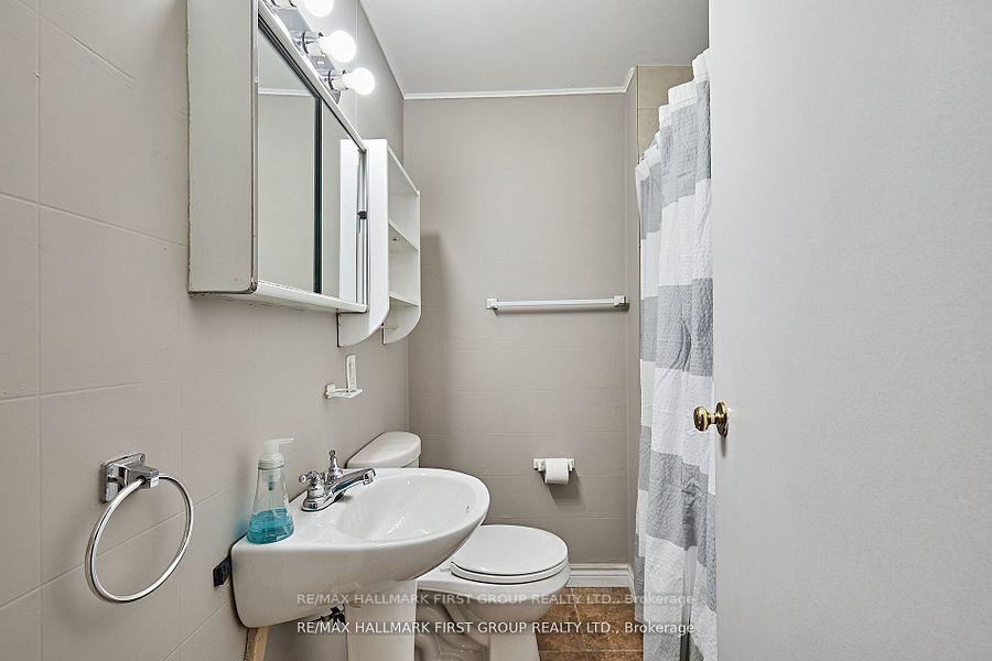 Photo 9 of 33 Mclaughlin Boulevard, Oshawa, O'Neill — HOMEH