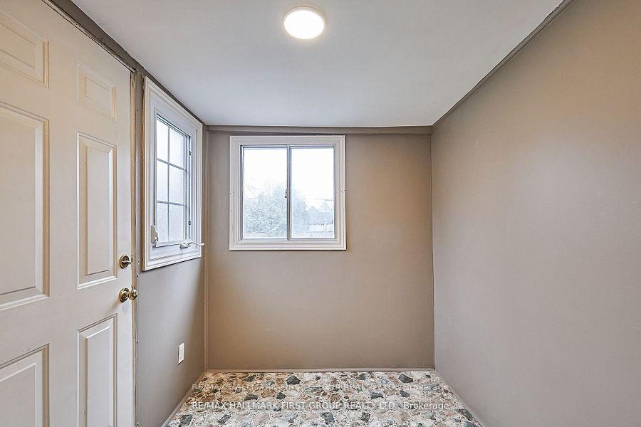 Photo 17 of 33 Mclaughlin Boulevard, Oshawa, O'Neill — HOMEH