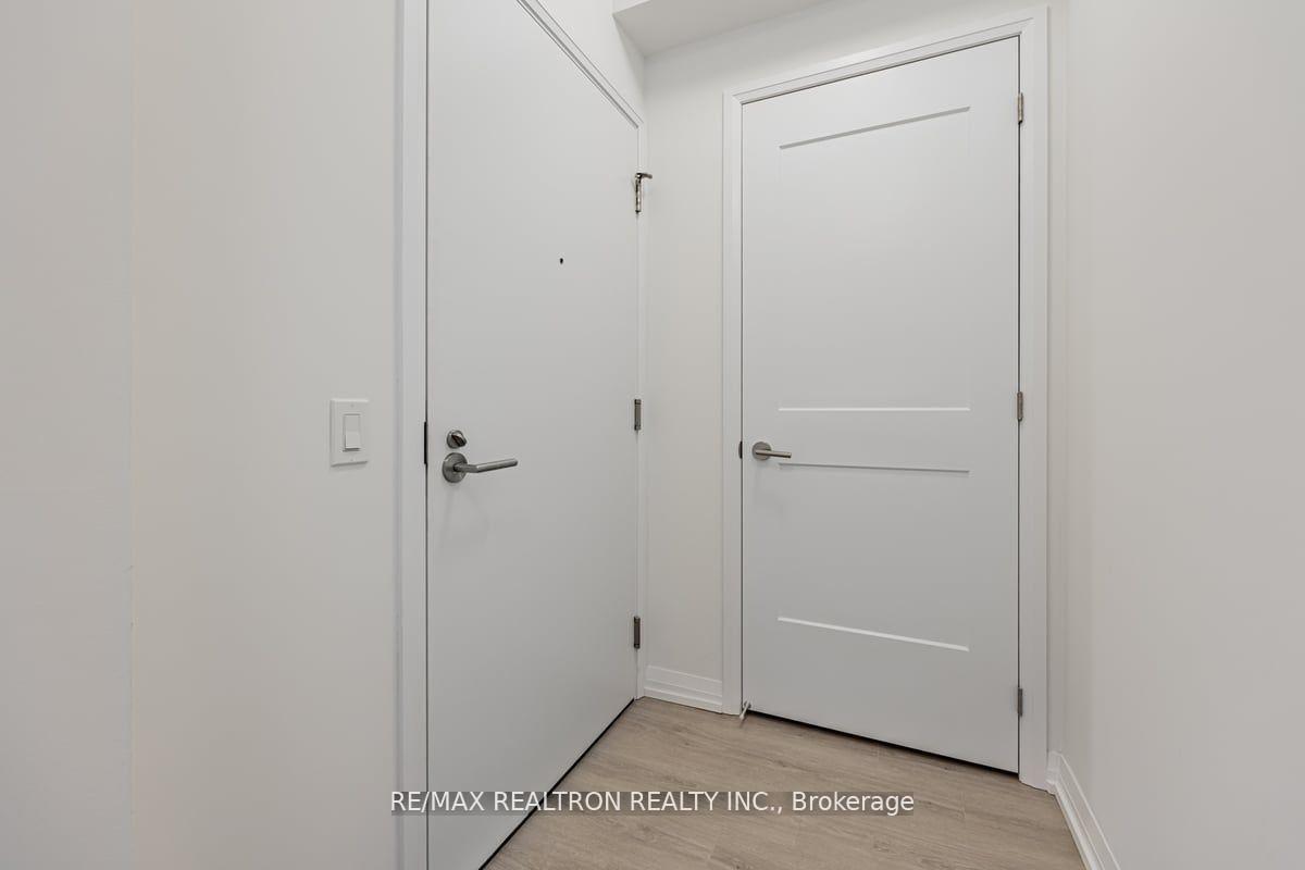 Photo 2 of Unit 710, 25 Holly Street, Toronto, Mount Pleasant East — HOMEH