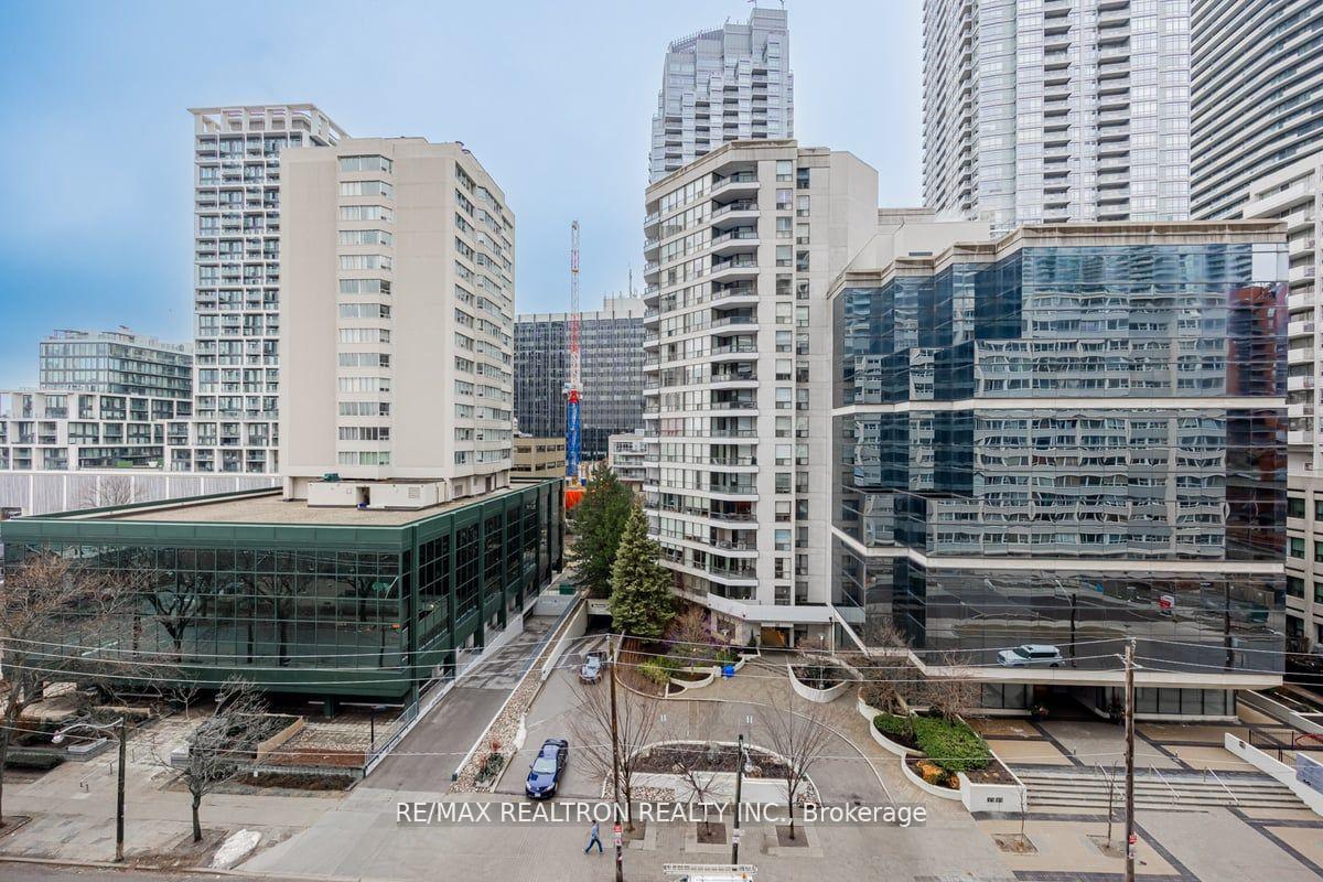 Photo 24 of Unit 710, 25 Holly Street, Toronto, Mount Pleasant East — HOMEH