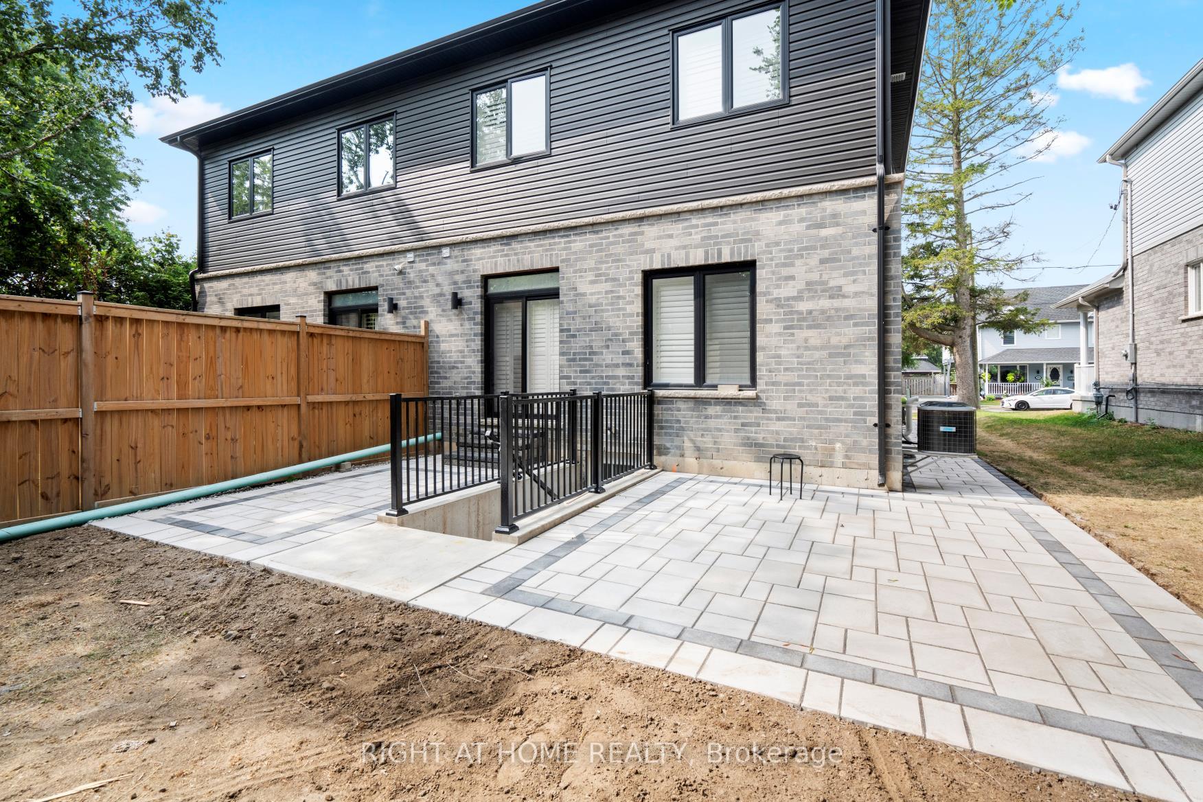 Photo 9 of 29 Duke Street, Clarington, Bowmanville — HOMEH