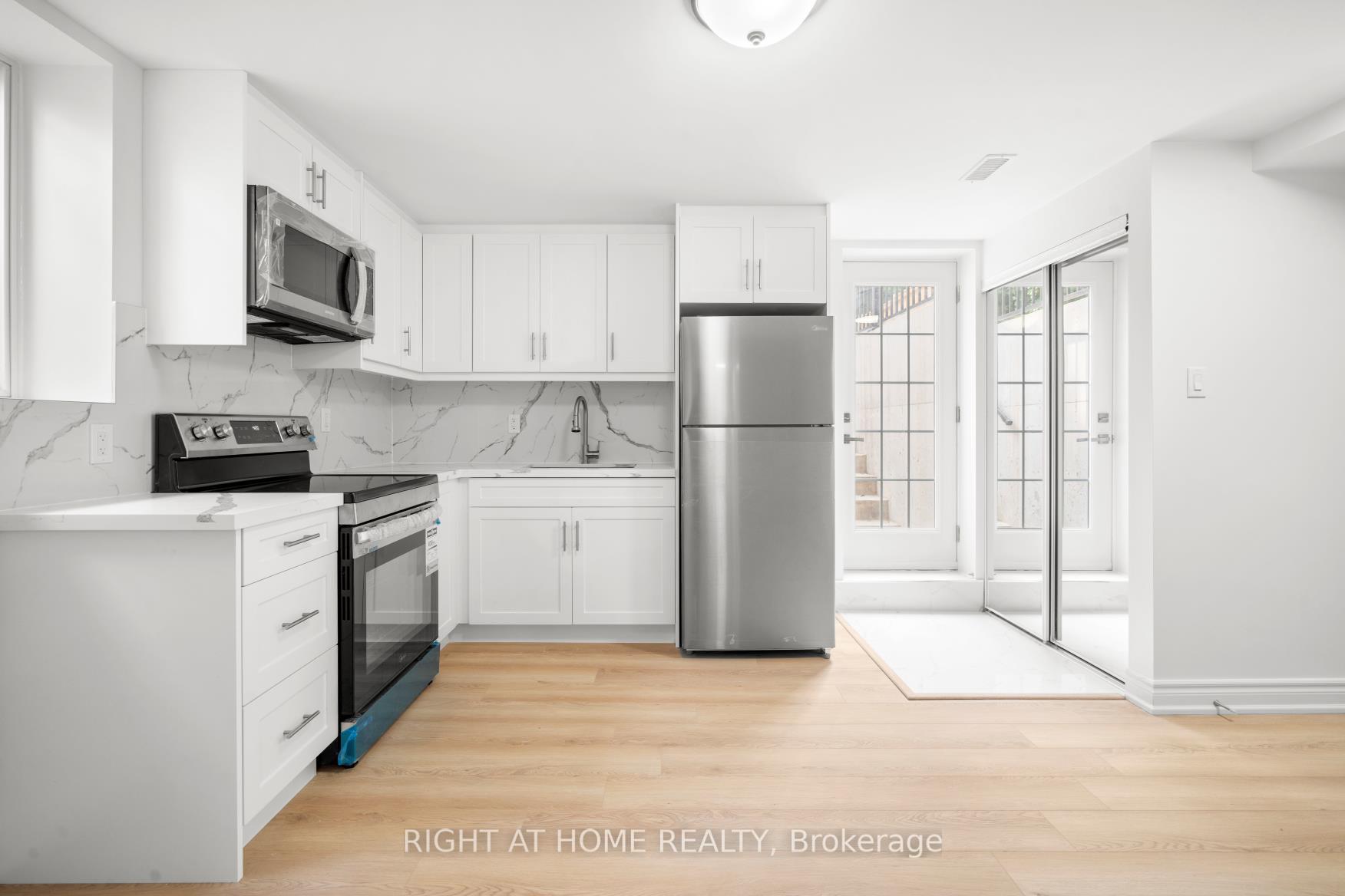 Photo 4 of 29 Duke Street, Clarington, Bowmanville — HOMEH