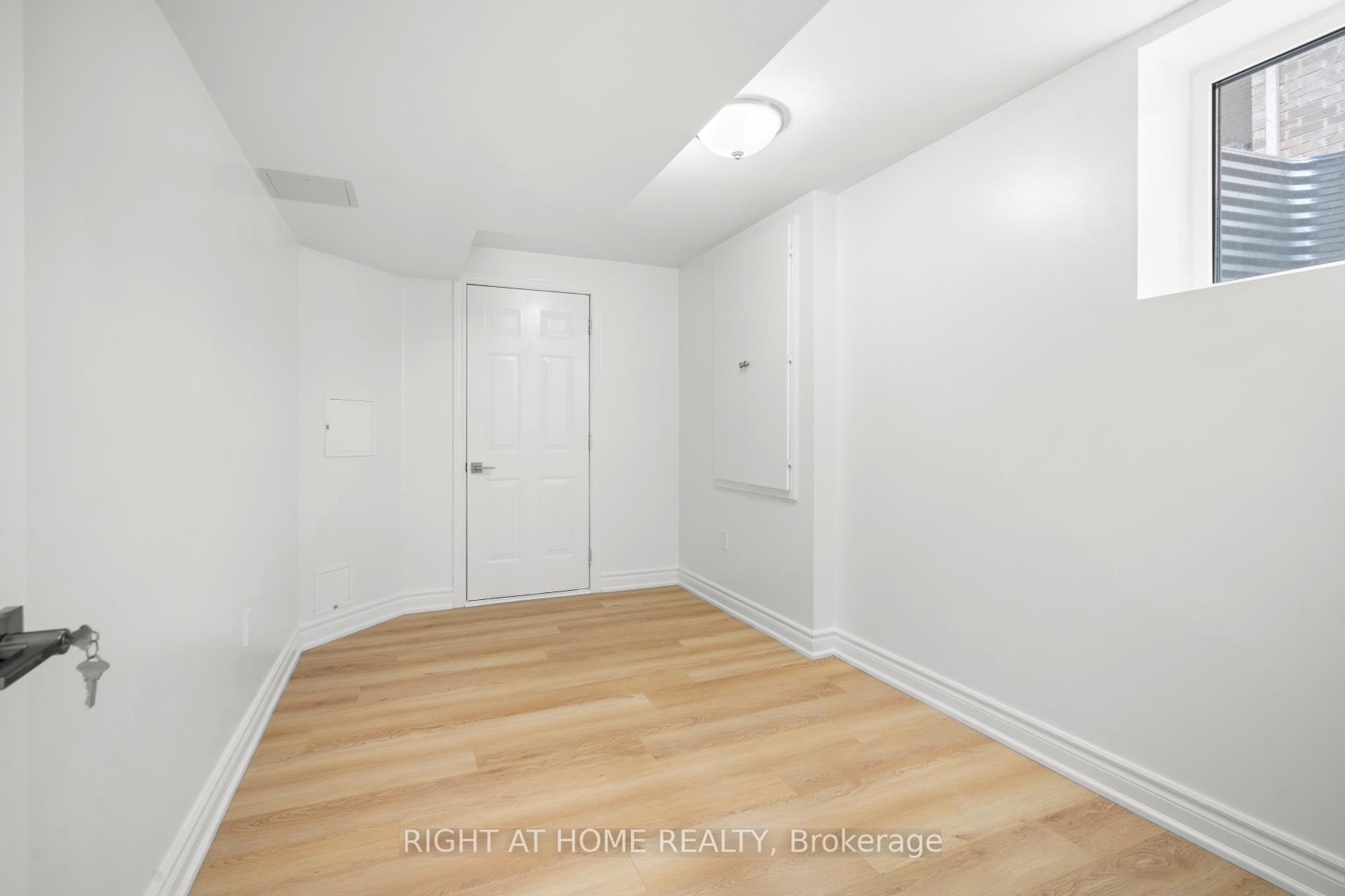 Photo 10 of 29 Duke Street, Clarington, Bowmanville — HOMEH