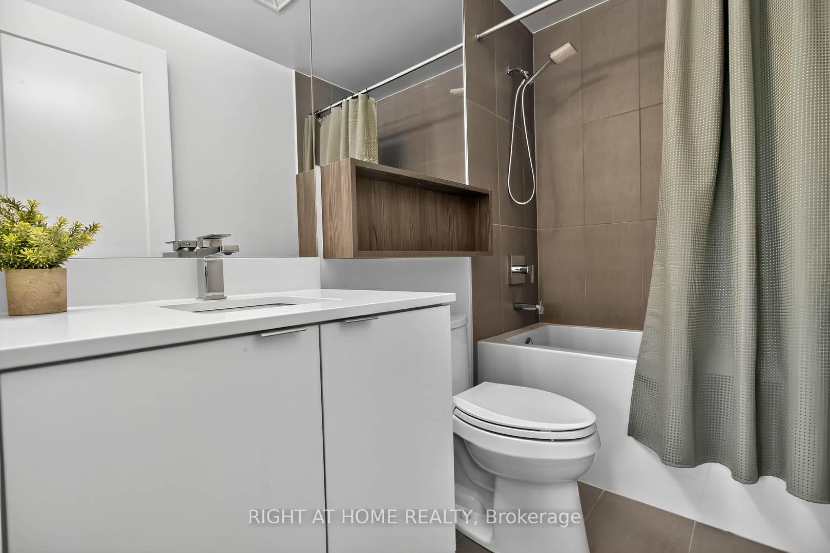 Photo 8 of Unit 615, 60 Princess Street, Toronto, Waterfront Communities — HOMEH