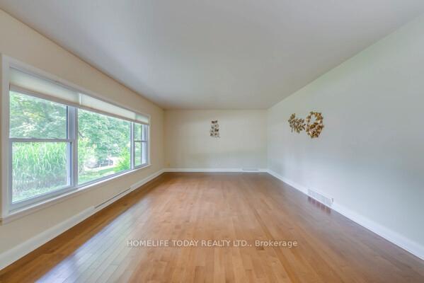 Photo 10 of 182 Forsyth Drive, Waterloo — HOMEH