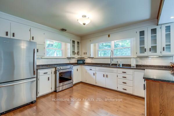 Photo 11 of 182 Forsyth Drive, Waterloo — HOMEH
