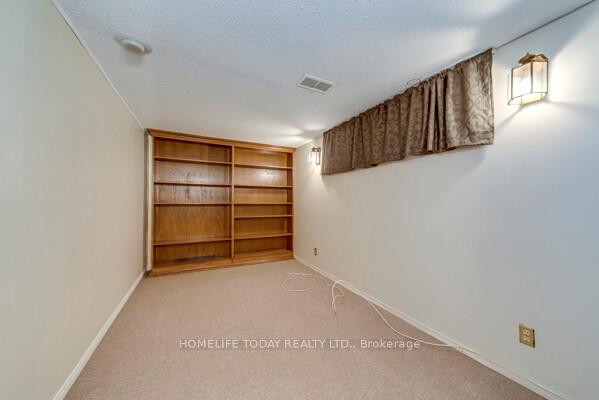 Photo 34 of 182 Forsyth Drive, Waterloo — HOMEH