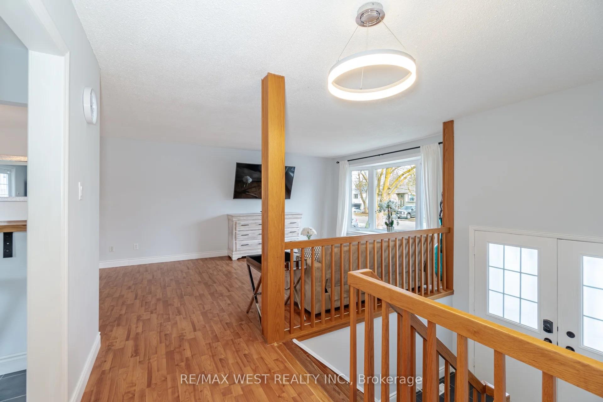 Photo 3 of Unit Upper, 75 Wright Crescent, Caledon, Bolton North — HOMEH