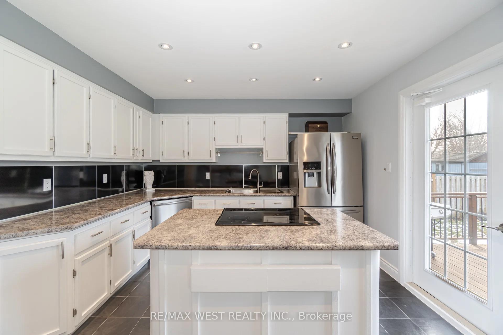 Photo 18 of Unit Upper, 75 Wright Crescent, Caledon, Bolton North — HOMEH