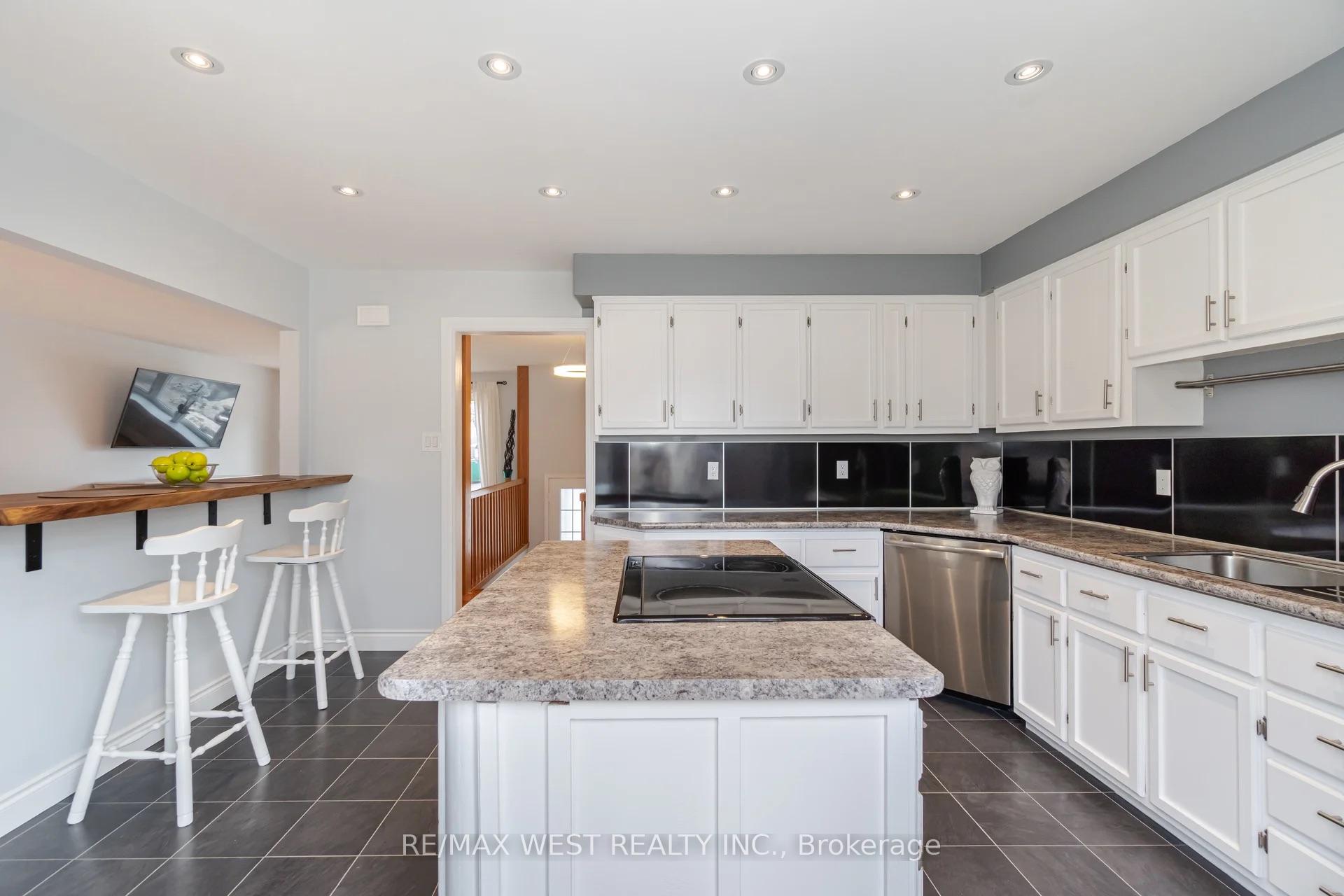 Photo 10 of Unit Upper, 75 Wright Crescent, Caledon, Bolton North — HOMEH