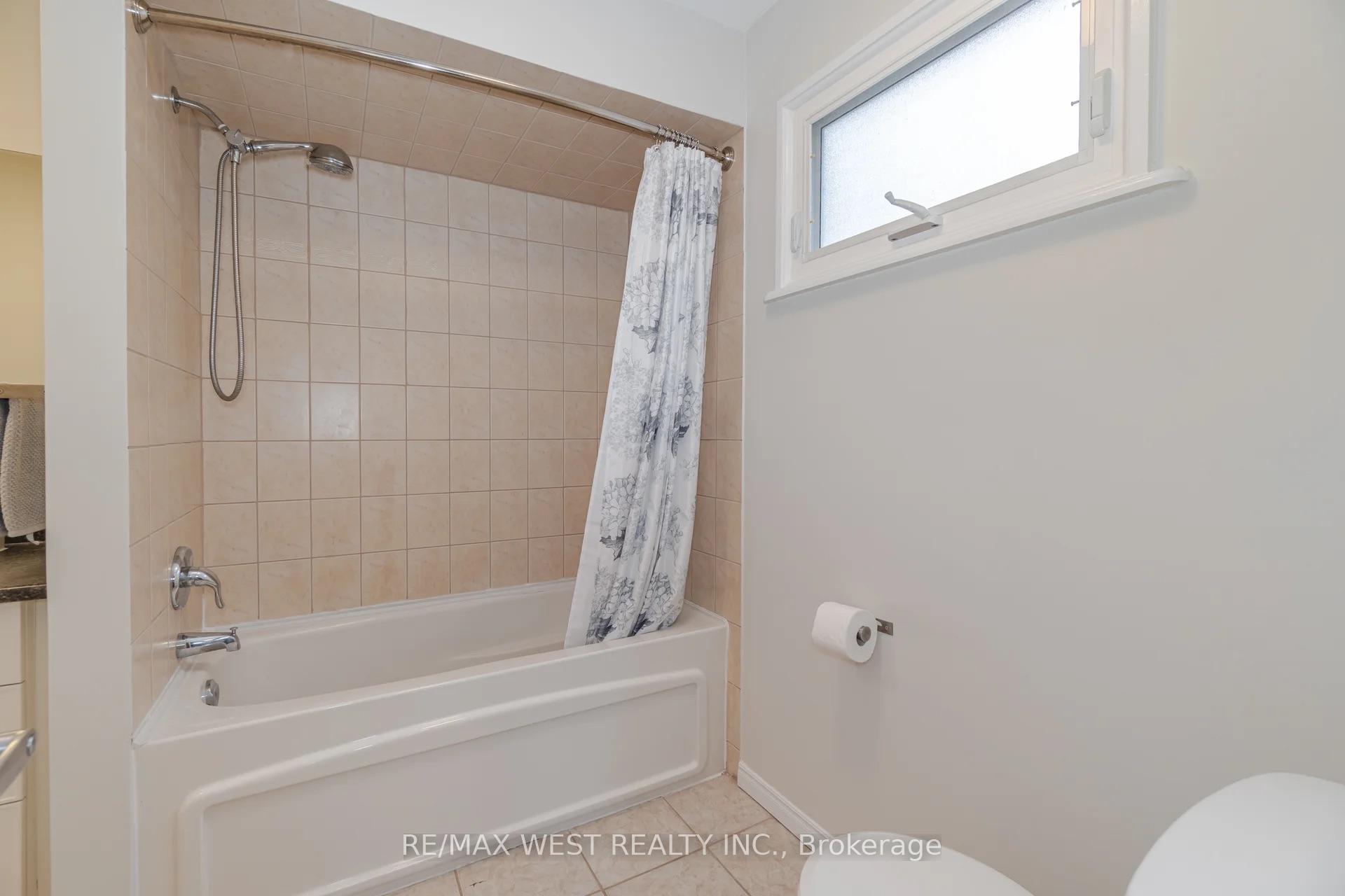 Photo 17 of Unit Upper, 75 Wright Crescent, Caledon, Bolton North — HOMEH