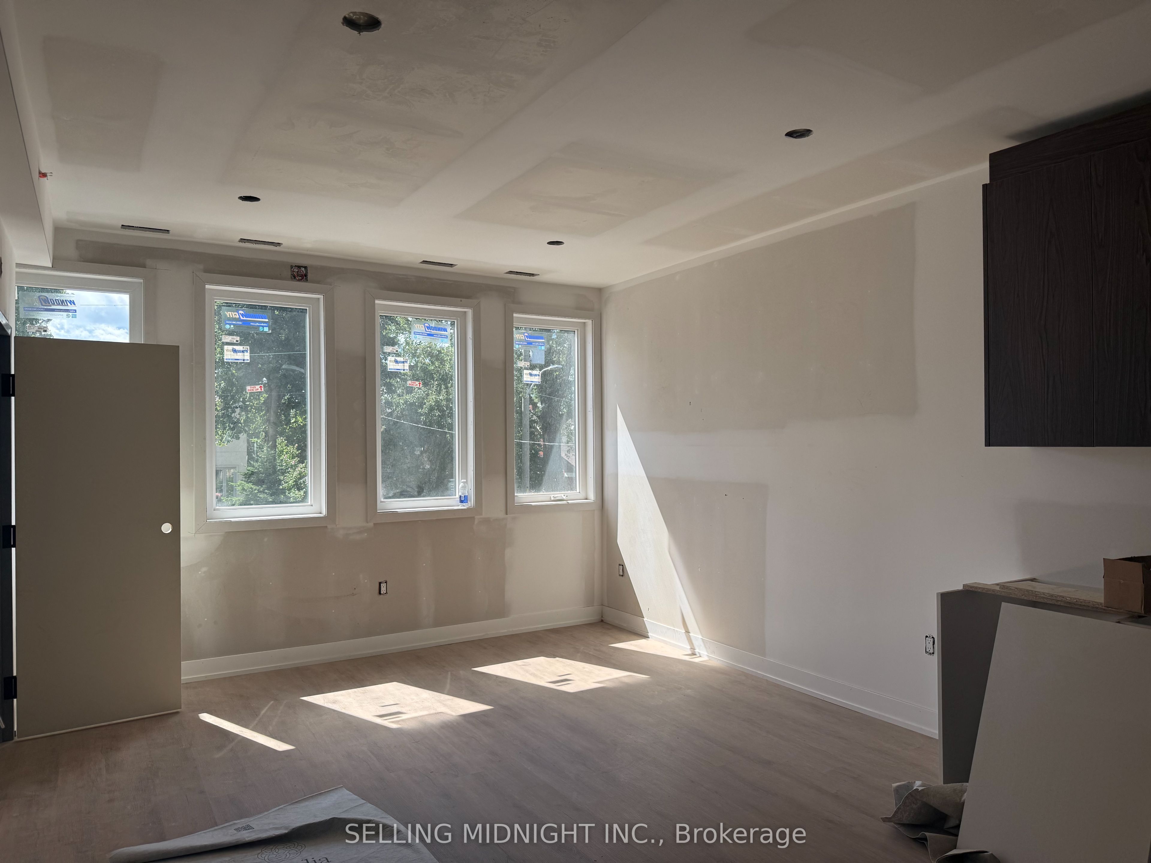 Photo 5 of Unit 4, 60 Cannon Road, Etobicoke, Stonegate-Queensway — HOMEH