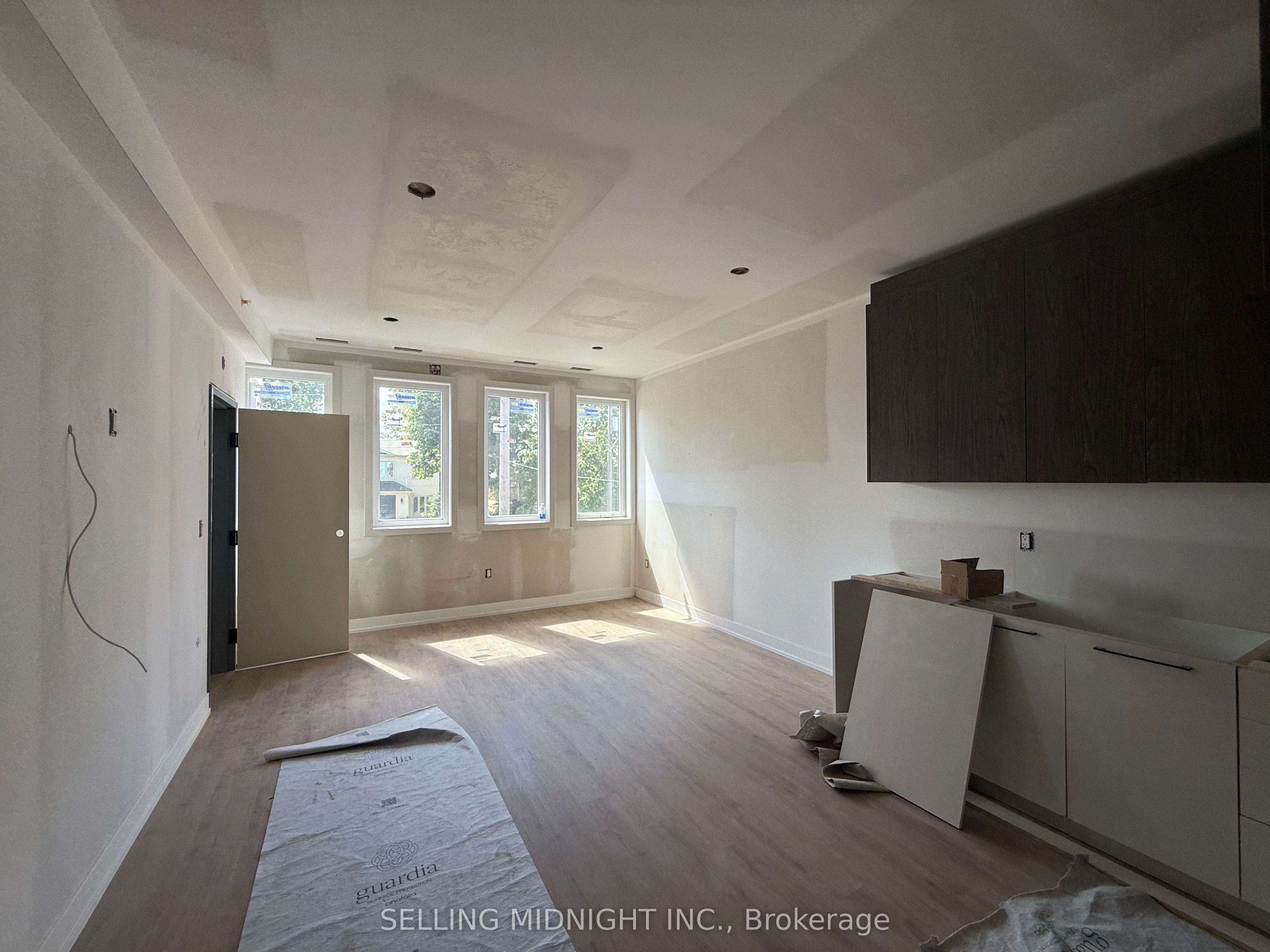 Photo 3 of Unit 4, 60 Cannon Road, Etobicoke, Stonegate-Queensway — HOMEH