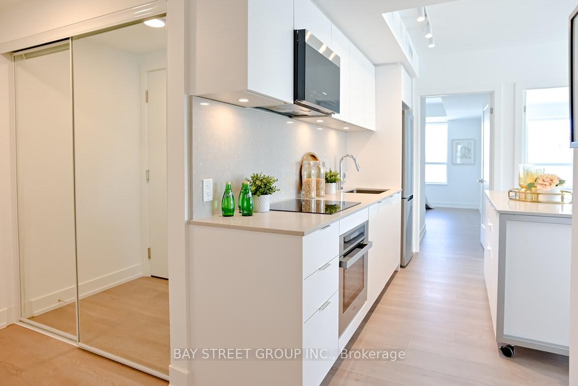 Photo 2 of Unit 519, 8 Cedarland Drive, Markham, Unionville — HOMEH