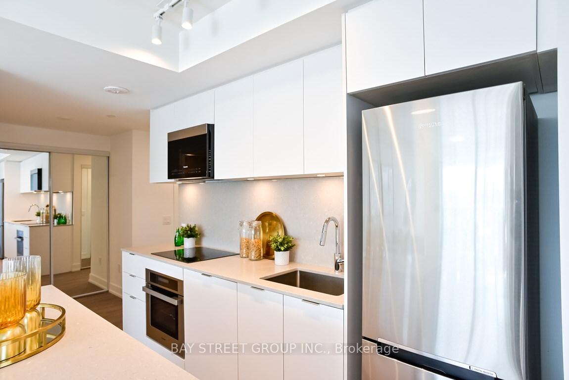 Photo 7 of Unit 519, 8 Cedarland Drive, Markham, Unionville — HOMEH