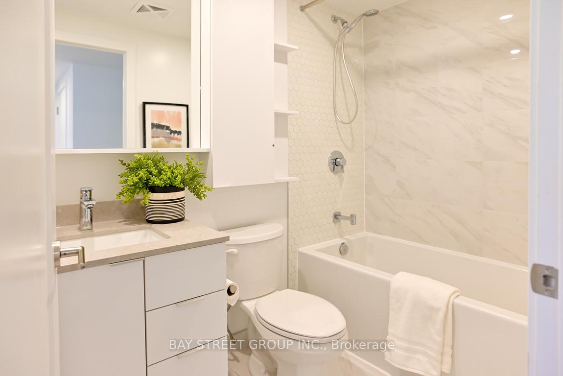 Photo 4 of Unit 519, 8 Cedarland Drive, Markham, Unionville — HOMEH