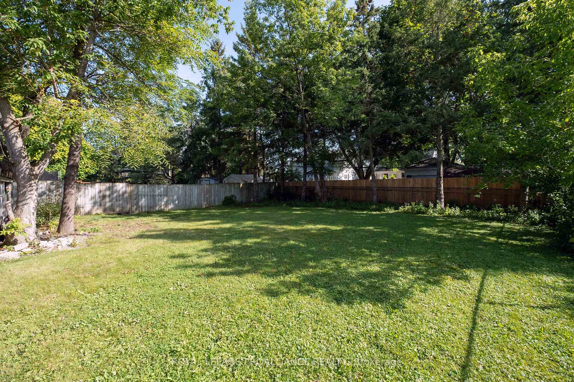 Photo 3 of 27 Glendale Road, Belleville, Belleville Ward — HOMEH