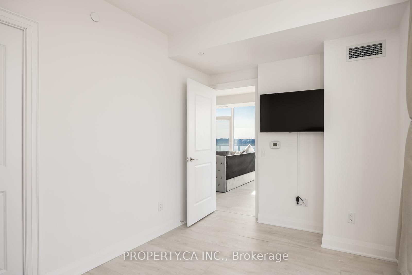 Photo 14 of Unit 813, 10 Gatineau Drive, Vaughan, Beverley Glen — HOMEH