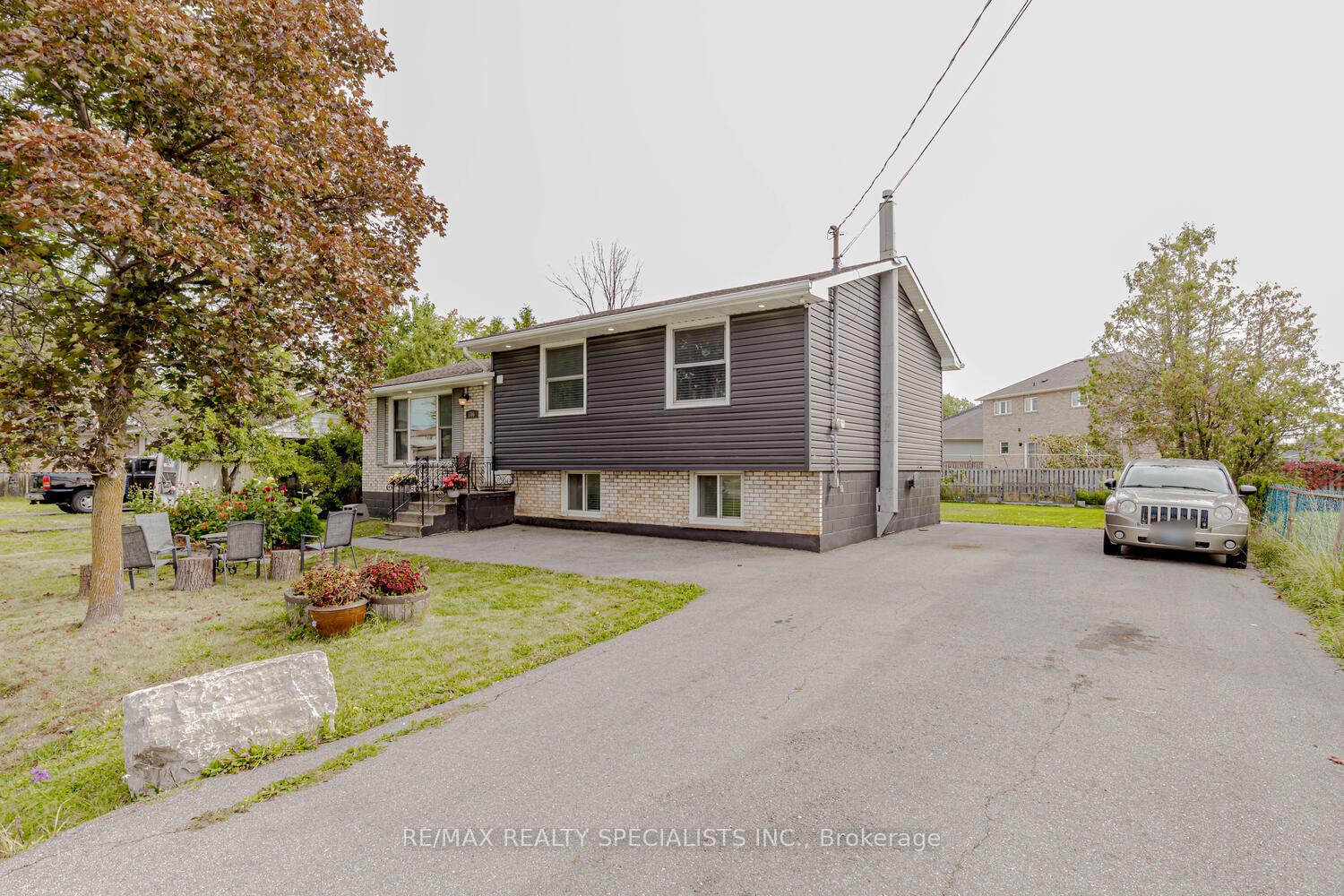 Photo 2 of 306 Kelson Avenue N, Grimsby, Grimsby Beach — HOMEH