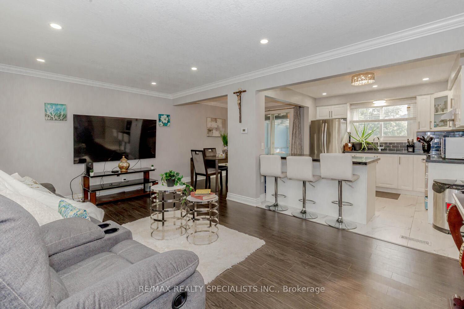 Photo 5 of 306 Kelson Avenue N, Grimsby, Grimsby Beach — HOMEH