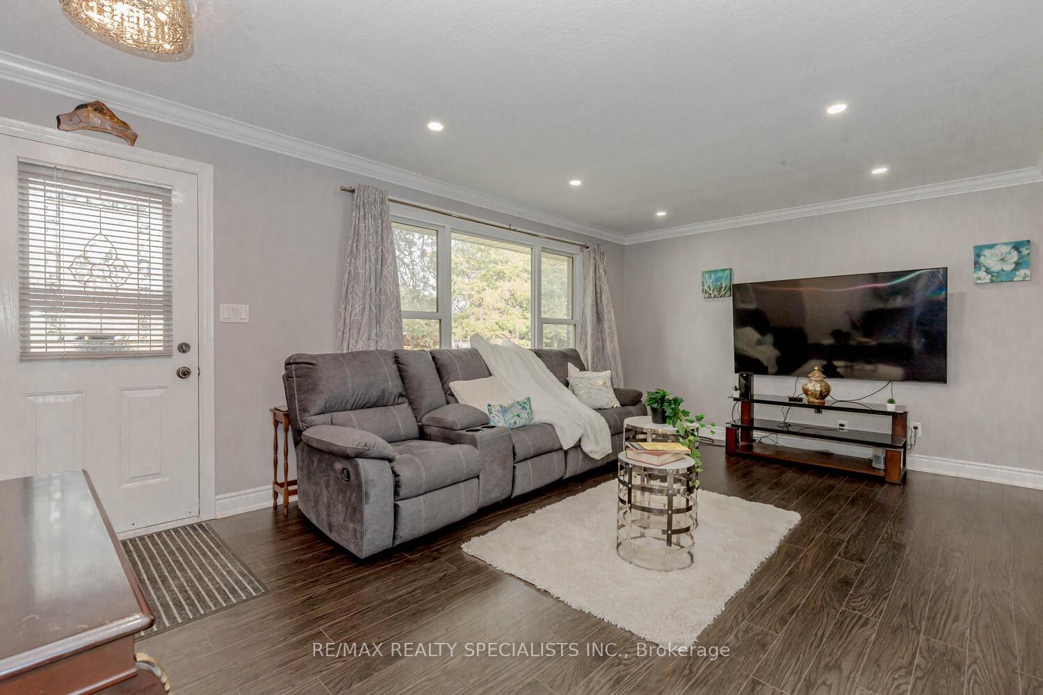 Photo 6 of 306 Kelson Avenue N, Grimsby, Grimsby Beach — HOMEH