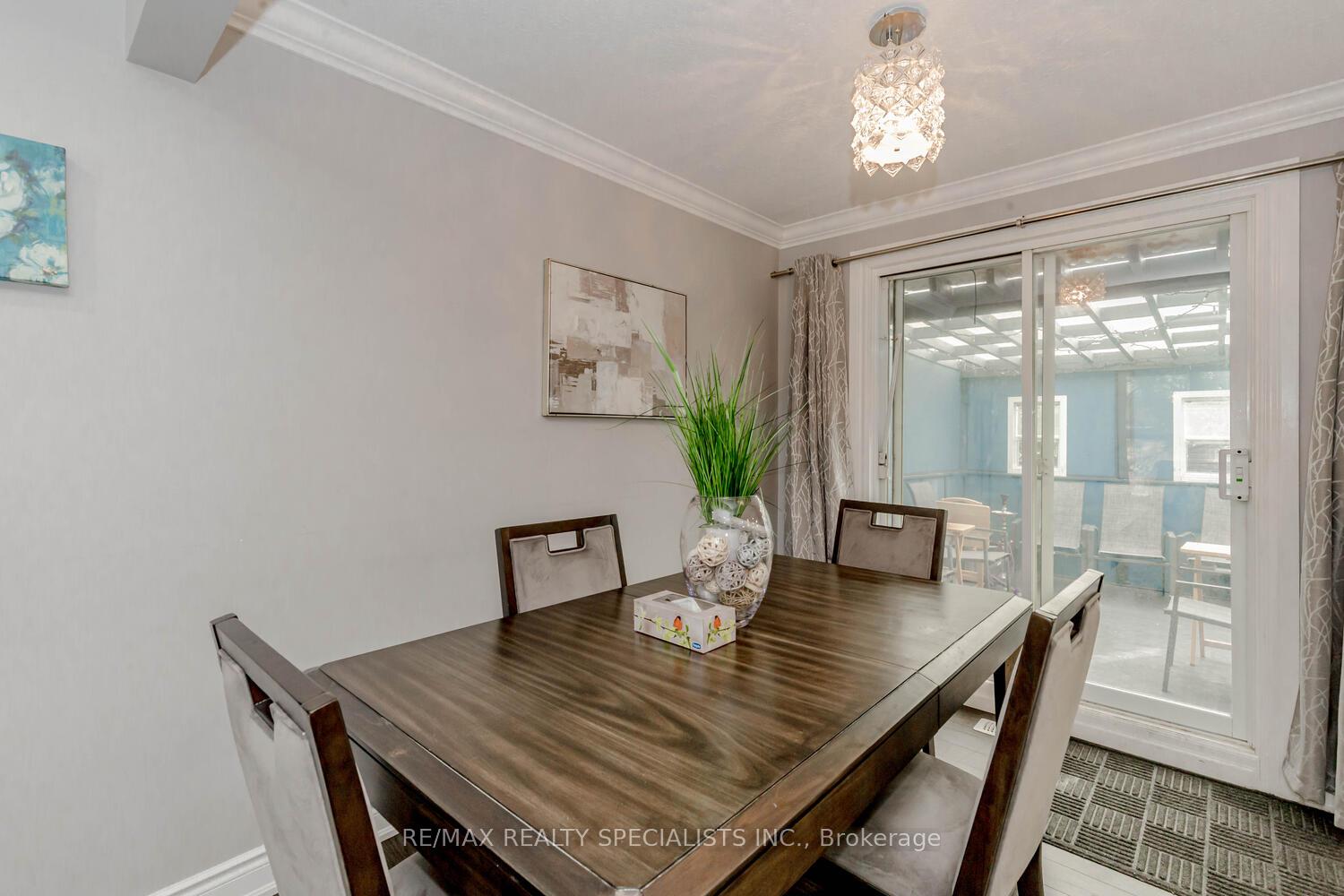 Photo 8 of 306 Kelson Avenue N, Grimsby, Grimsby Beach — HOMEH