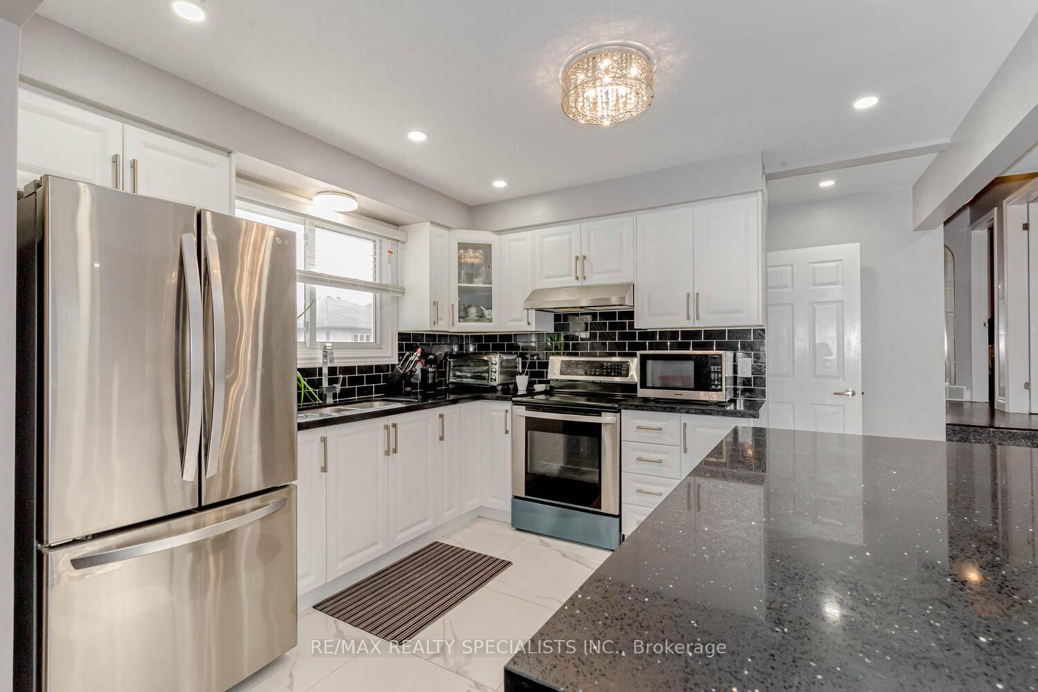 Photo 10 of 306 Kelson Avenue N, Grimsby, Grimsby Beach — HOMEH