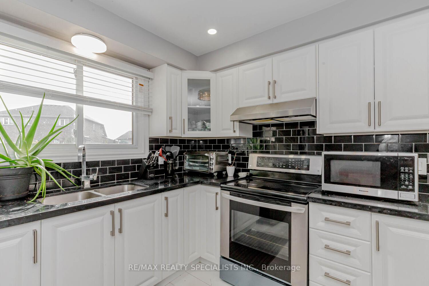 Photo 11 of 306 Kelson Avenue N, Grimsby, Grimsby Beach — HOMEH
