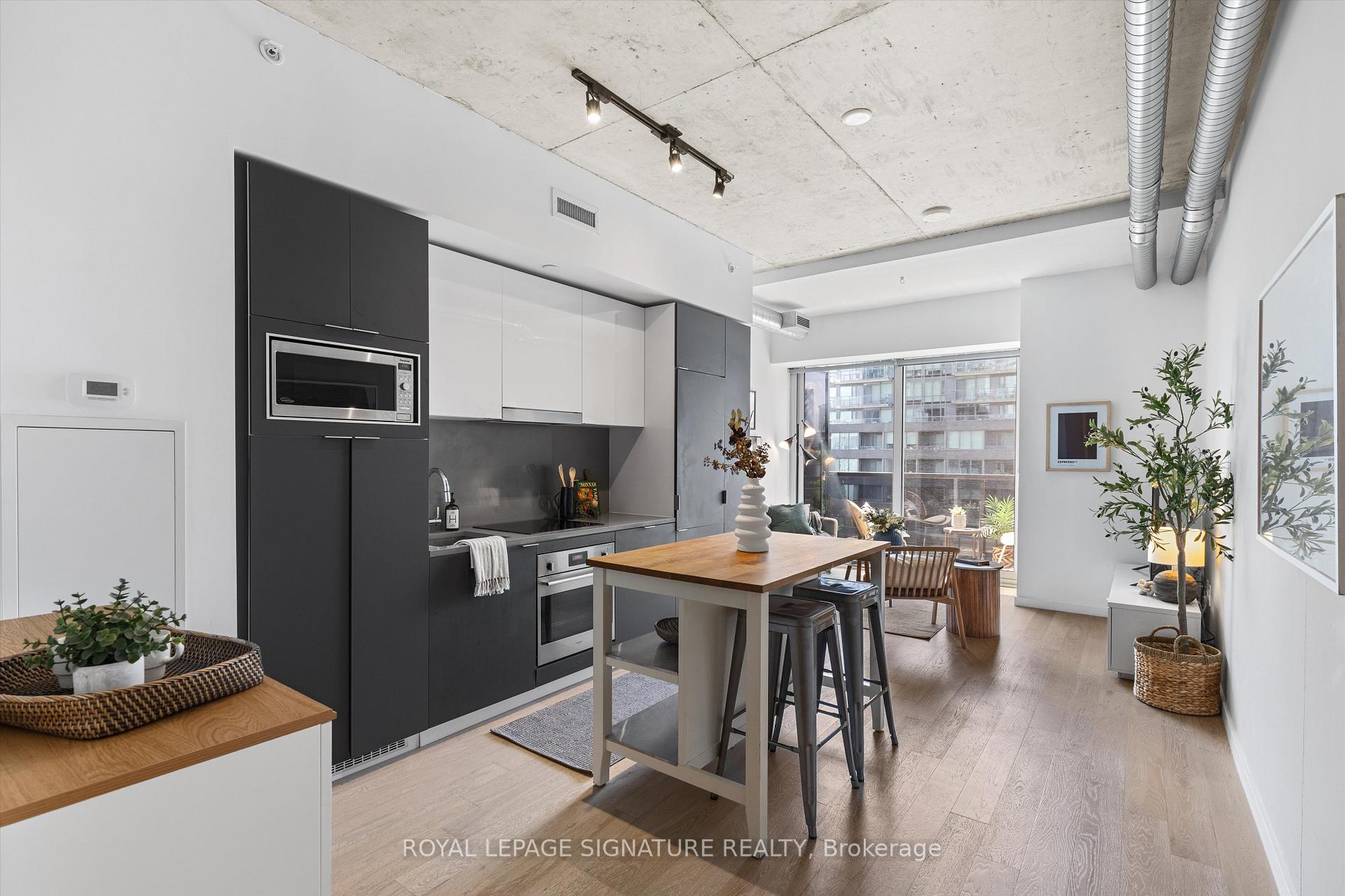 Photo 3 of Unit 707, 170 Bayview Avenue, Toronto, Waterfront Communities — HOMEH