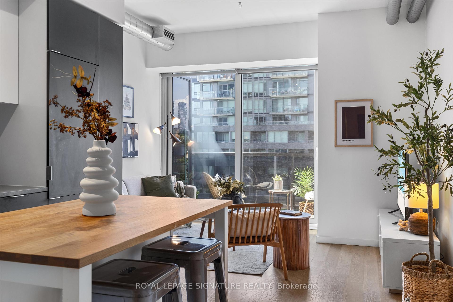 Photo 5 of Unit 707, 170 Bayview Avenue, Toronto, Waterfront Communities — HOMEH