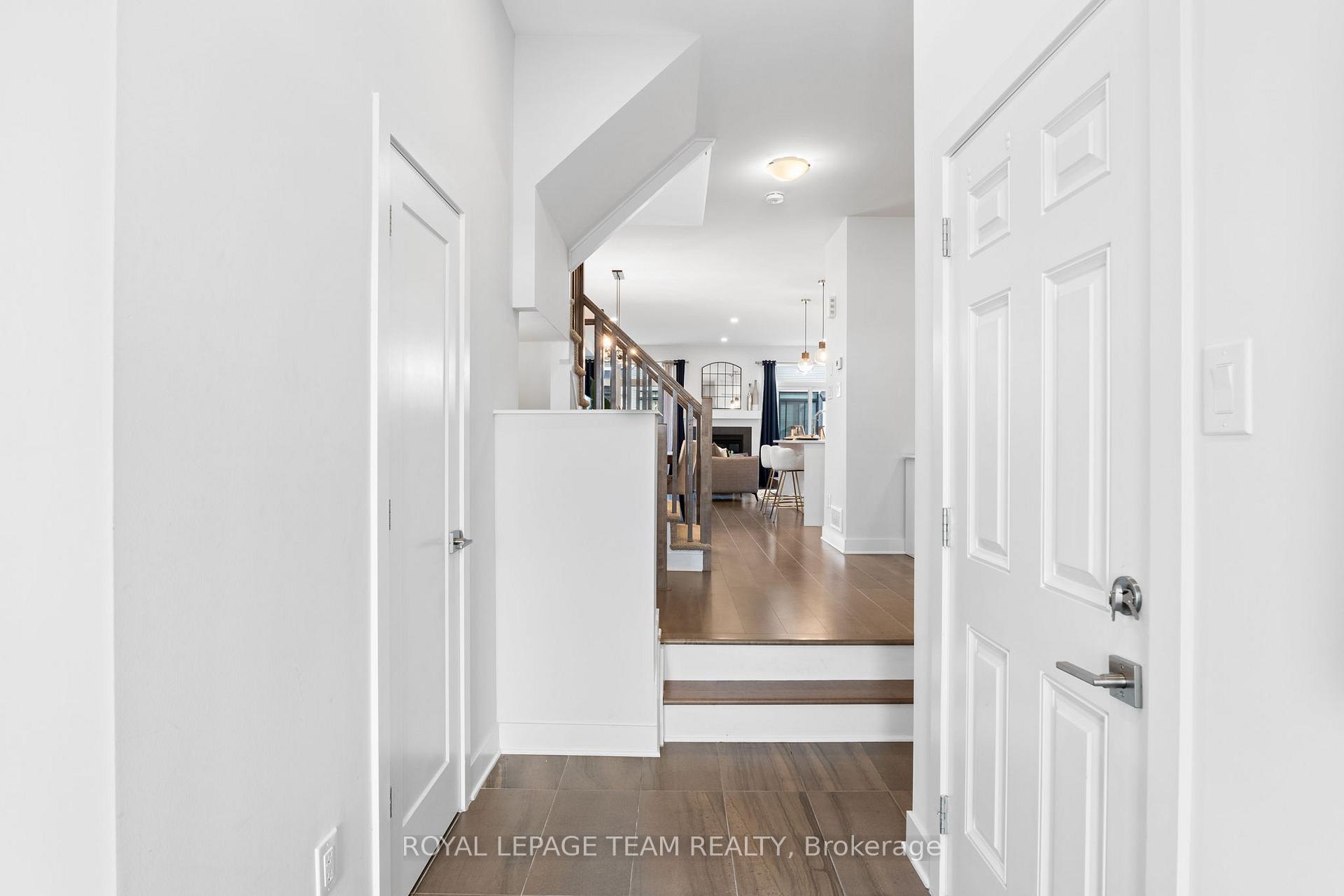 Photo 3 of 920 Brian Good Avenue, Ottawa, Riverside South/Gloucester Glen — HOMEH