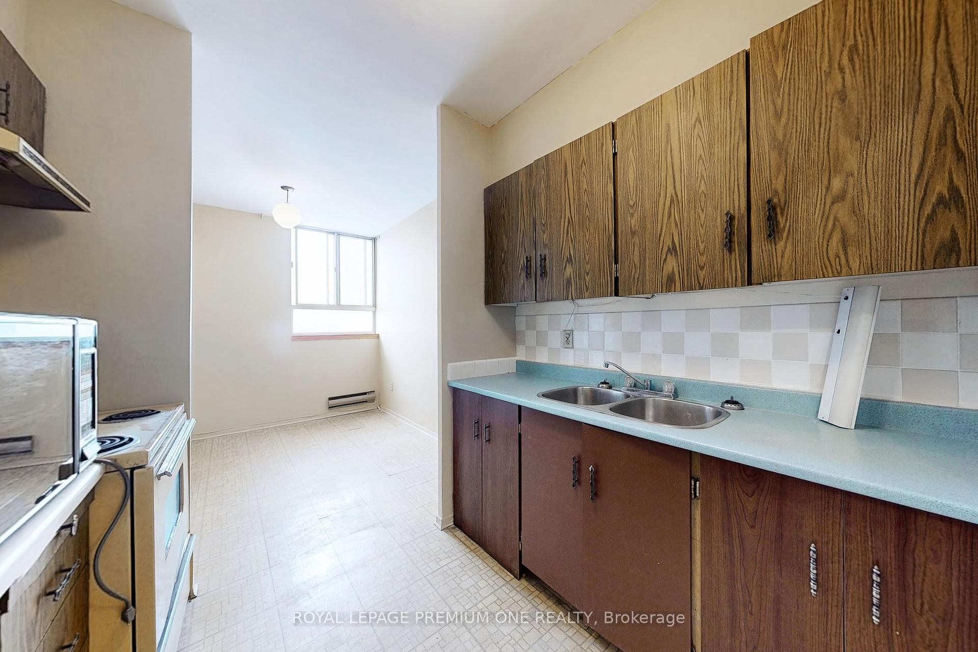 Photo 4 of Unit PH19, 1 Massey Square, Toronto, Crescent Town — HOMEH