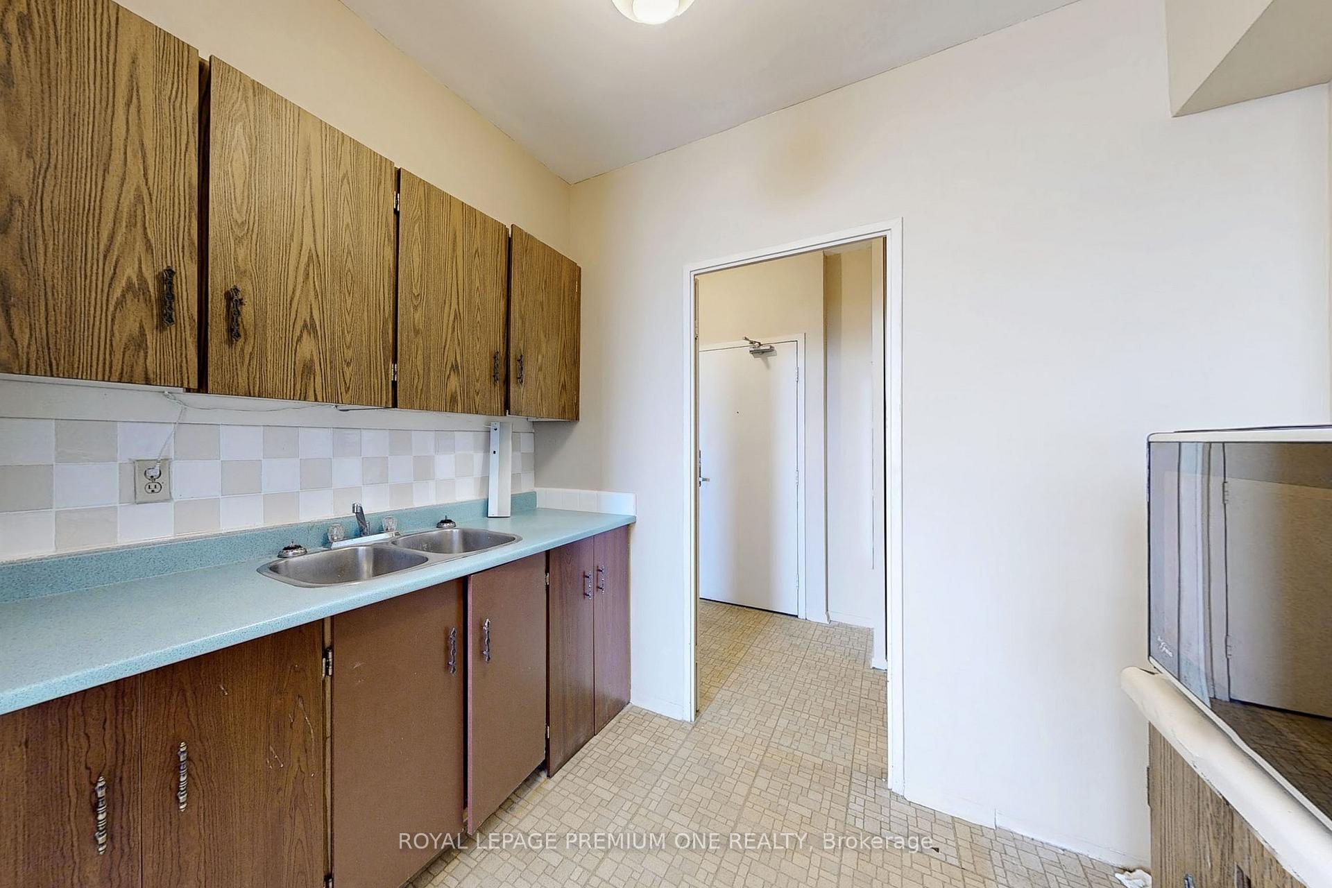 Photo 22 of Unit PH19, 1 Massey Square, Toronto, Crescent Town — HOMEH