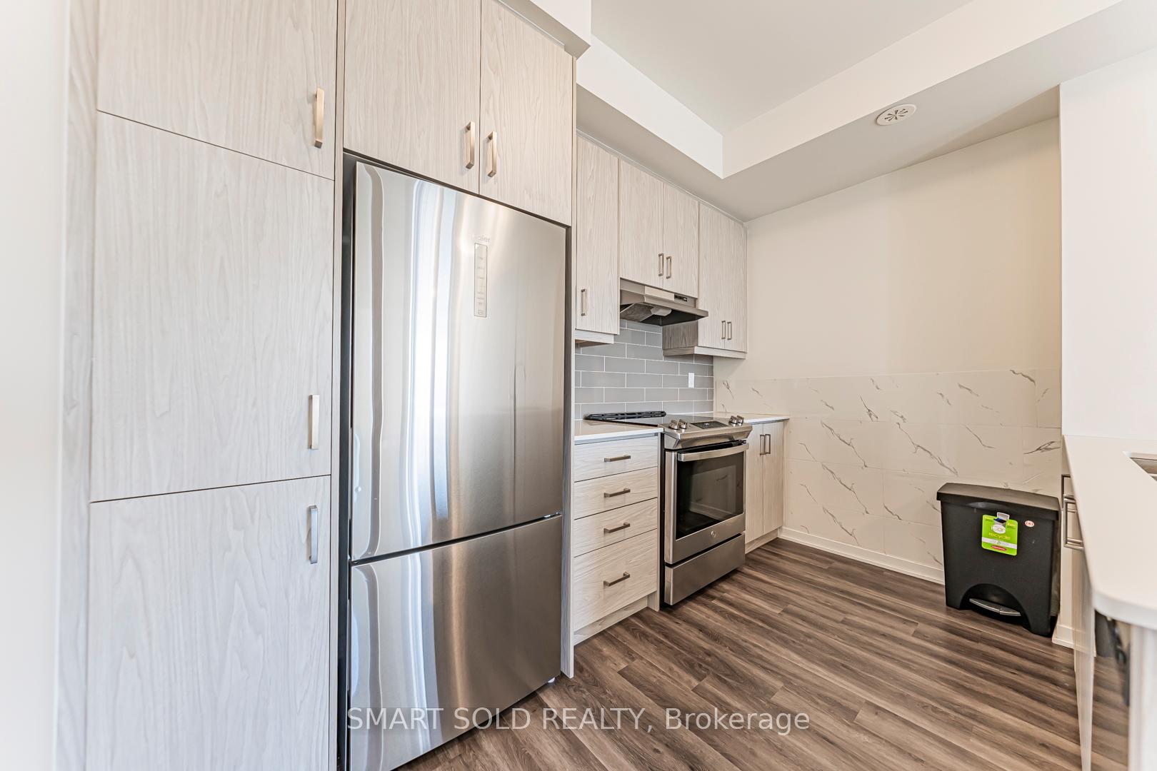 Photo 4 of Unit 287, 140 Honeycrisp Crescent, Vaughan, Vaughan Corporate Centre — HOMEH