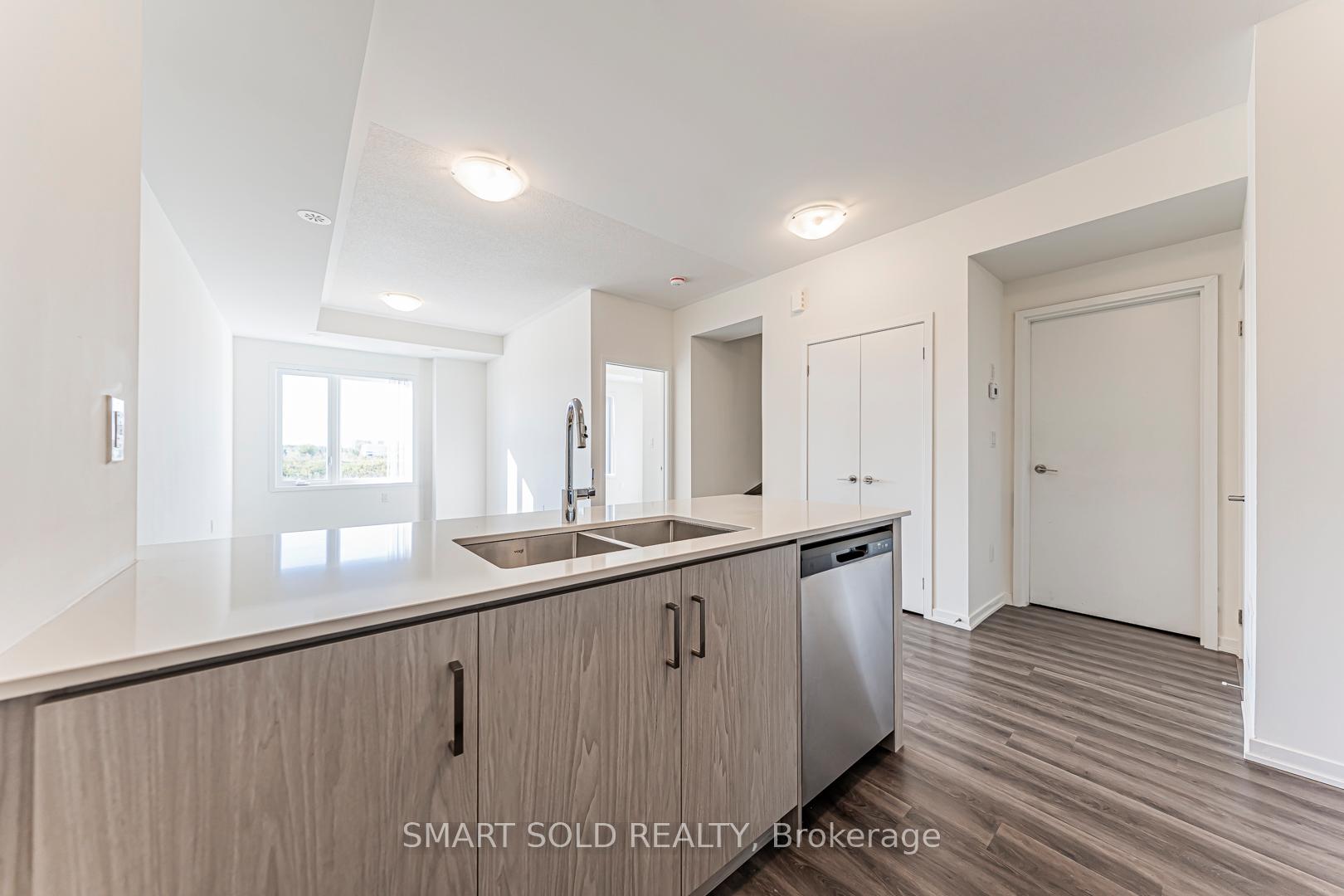 Photo 6 of Unit 287, 140 Honeycrisp Crescent, Vaughan, Vaughan Corporate Centre — HOMEH