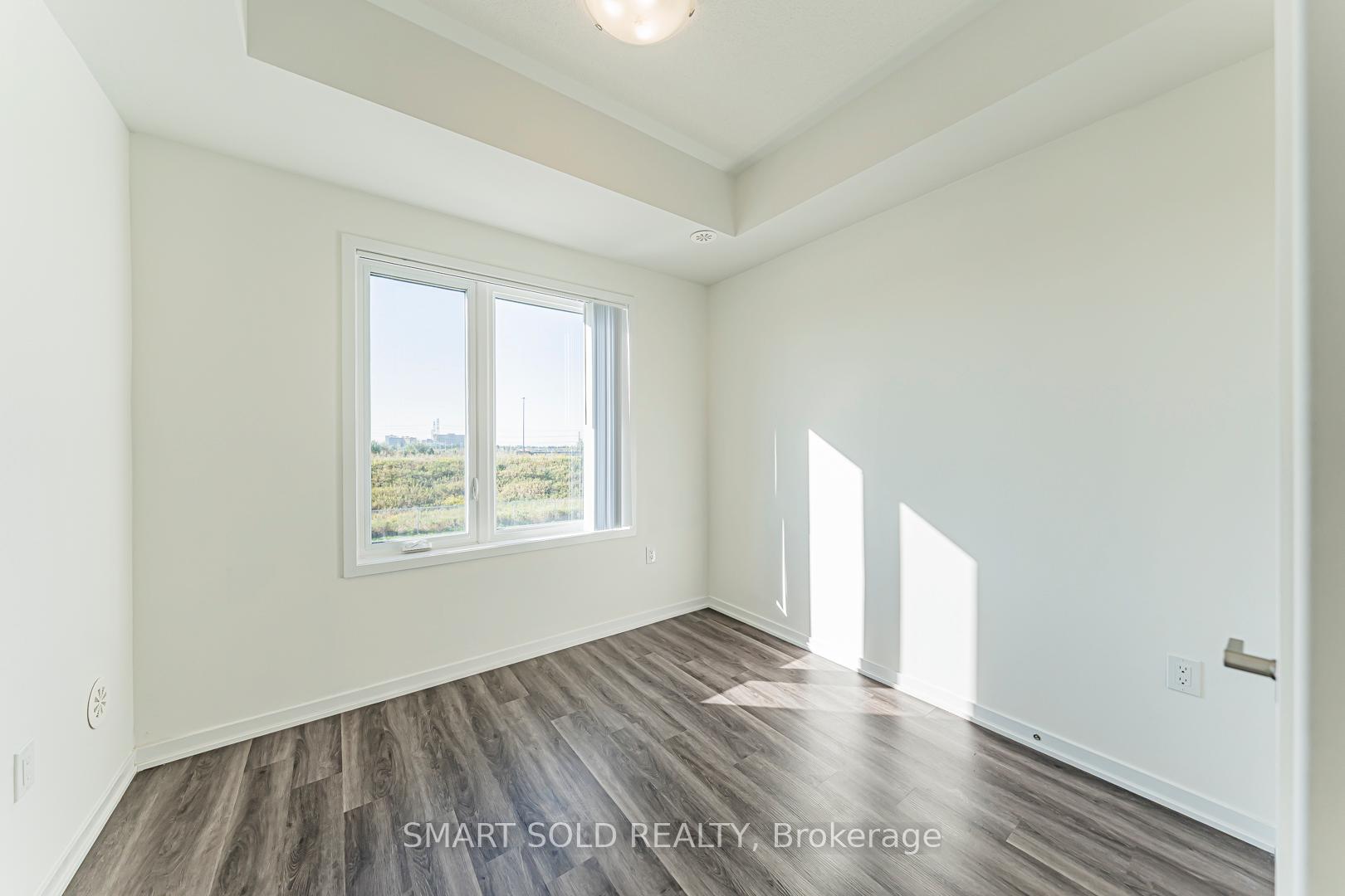 Photo 8 of Unit 287, 140 Honeycrisp Crescent, Vaughan, Vaughan Corporate Centre — HOMEH