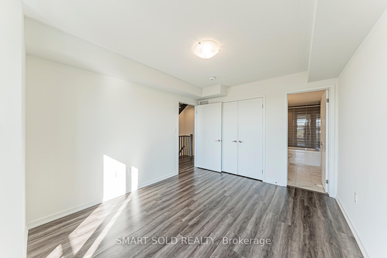 Photo 9 of Unit 287, 140 Honeycrisp Crescent, Vaughan, Vaughan Corporate Centre — HOMEH