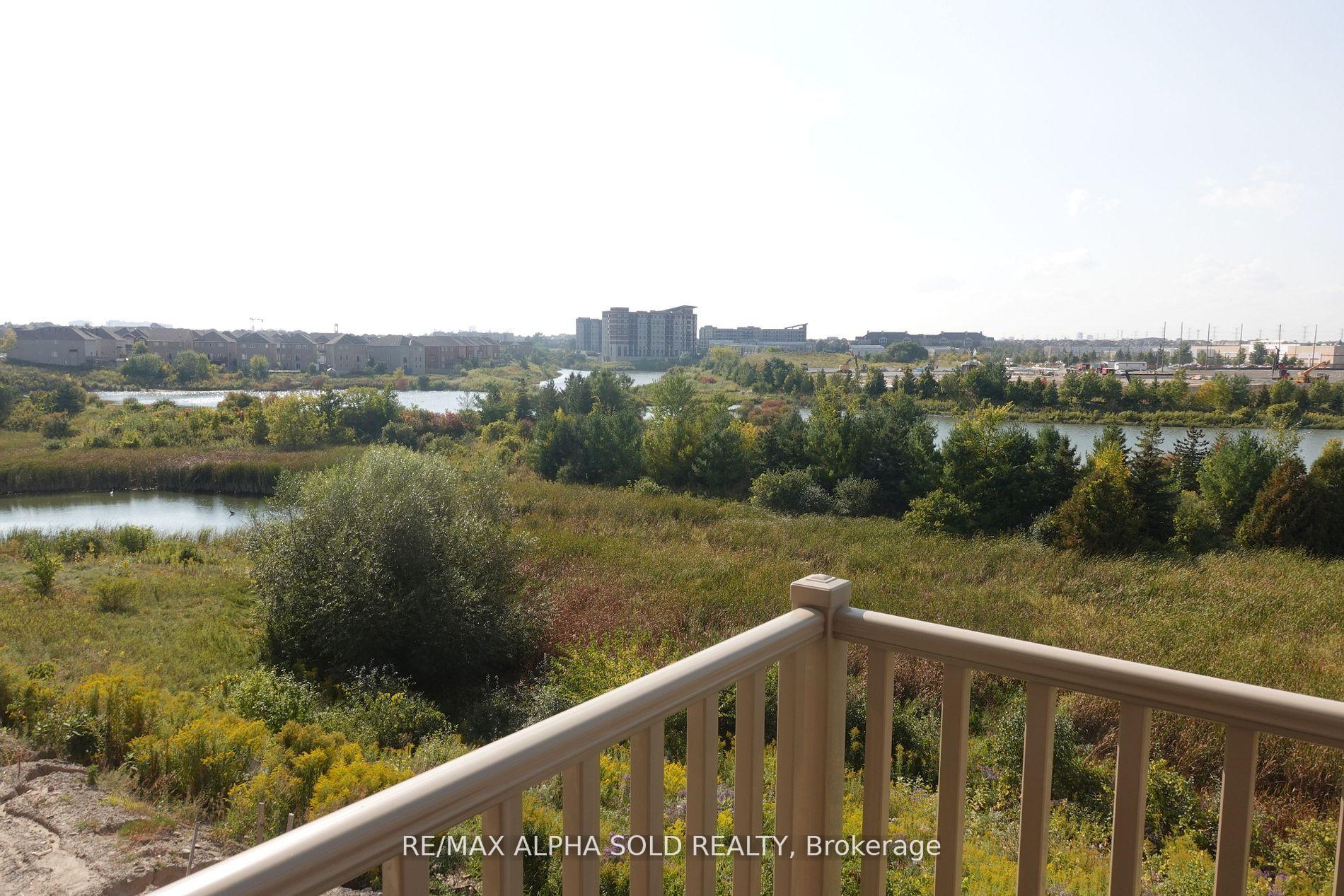 Photo 3 of 26 Phillipsen Way, Markham, Cedarwood — HOMEH